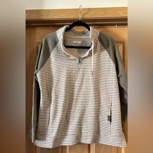 Maurices women’s size xl 1/4 zip long sleeve shirt green